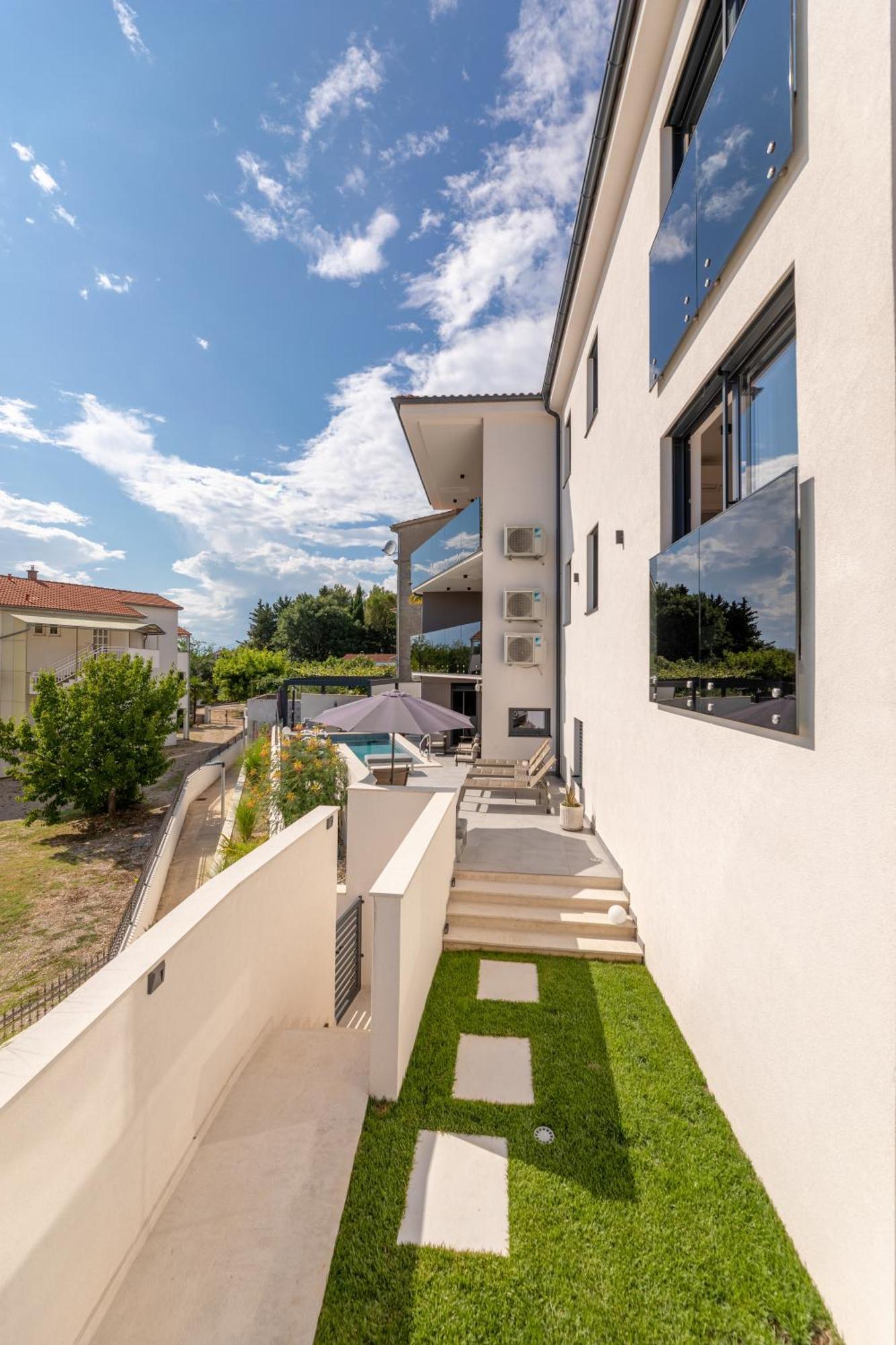 Villa Aurea Apartments Malinska De Luxe ภายนอก รูปภาพ